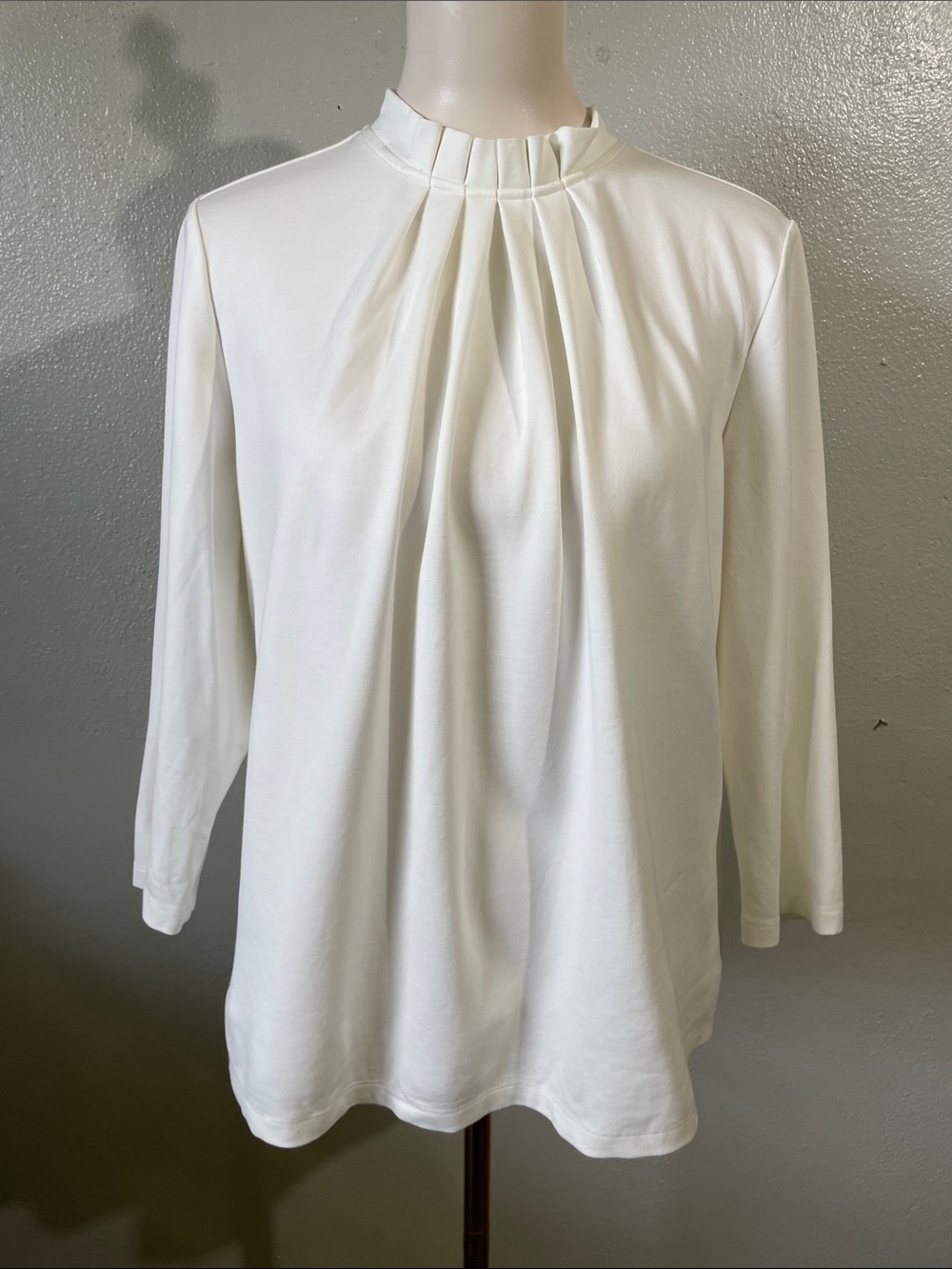 Ivory Pleated Mock Neck Tailored Stretch Knit Top 3/4 Sleeve Large J McLaughlin
